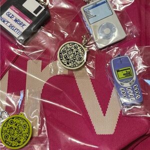 Curves Tote Bag Raspberry included with charms- Women- authentic